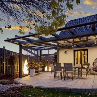 Glasdachsysteme Mehr Raum im Freien – mit formschönen Glasdachsystemen. Sie kombinieren Licht, Schutz und moderne Designsprache und entstehen st